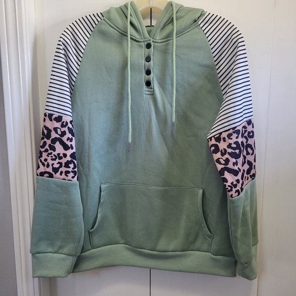 SHEIN Tops - Green/ Leopard/ Striped Shein Hoodie Medium